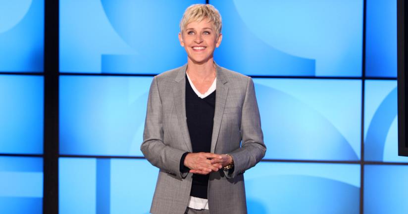 Ellen DeGeneres smaschera una donna del pubblico dalla mano lunga Una sorridente Ellen DeGeneres durante il suo show