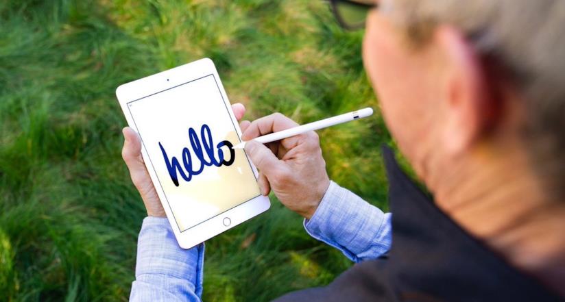 Apple presenta iPad Air e iPad mini di nuova generazione Foto di iPad mini 5 condivisa da Tim Cook, CEO di Apple