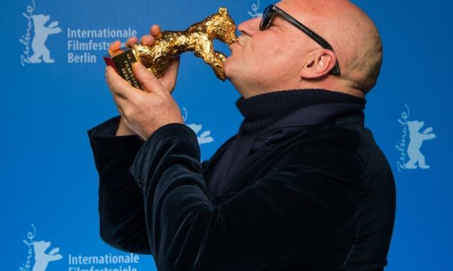 Gianfranco Rosi conquista l'Orso d'Oro per Fuocoammare l'Orso d'Oro della Berlinale a Gianfranco Rosi per Fuocoammare