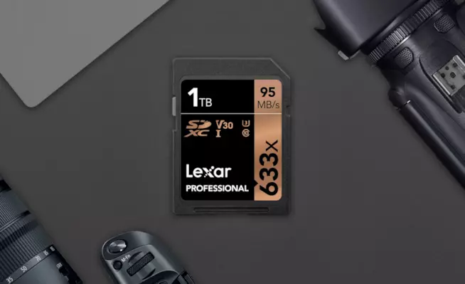 La prima scheda di memoria da 1 TB arriva da Lexar Lexar lancia la prima SD card da 1 TB battendo sul tempo SunDisk