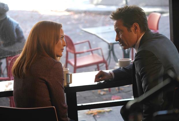 X-Files: un'immagine dal quinto episodio della stagione 11 X-Files: Mulder e Scully in un'immagine dal quinto episodio della stagione 11
