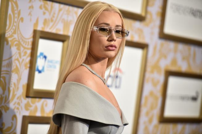 Iggy Azalea posa nuda su Instagram per una nuova campagna di Fashion Nova Iggy Azalea