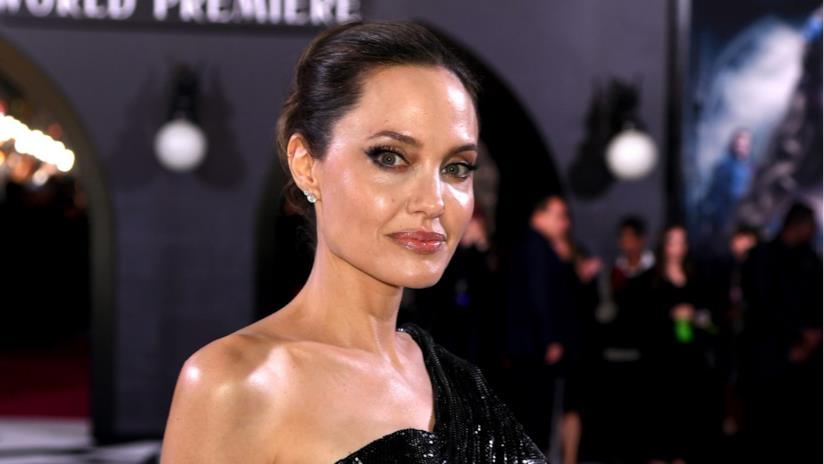 Angelina Jolie e le similitudini con Malefica Angelina Jolie alla prima di Maleficent 2