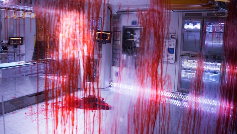 Alien: Covenant, nuova terrificante avventura firmata Ridley Scott La sala operatoria della Covenant imbrattata di sangue