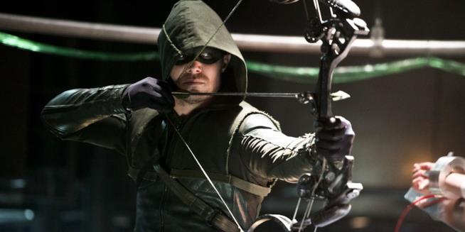 Stephen Amell nei panni di Arrow Stephen Amell è Oliver Queen in Arrow