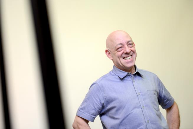 Brian Michael Bendis arriva su Action Comics Mezzobusto di Bendis sorridente