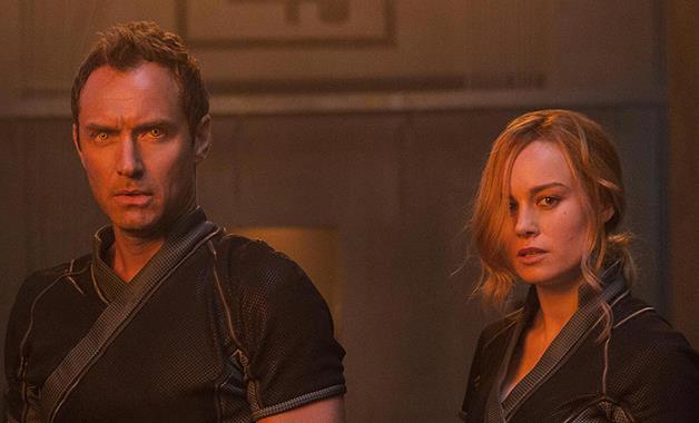 Captain Marvel Jude Law e Brie Larson in una sequenza di Captain Marvel