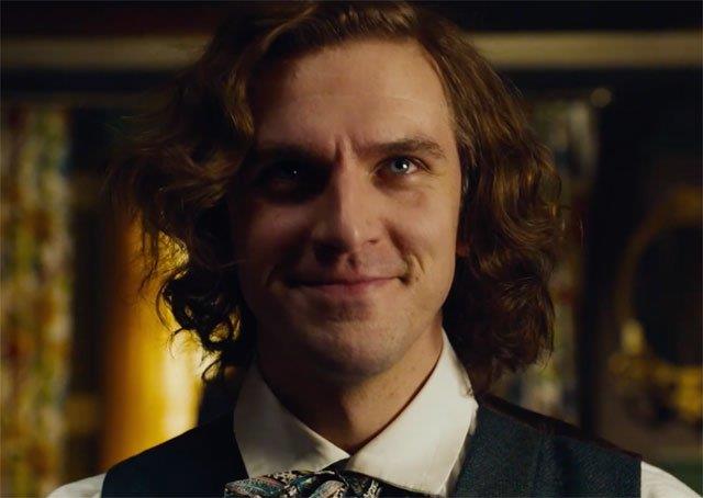 Dan Stevens è L'uomo che inventò il Natale Dan Stevens (Charles Dickens) in una scena del film