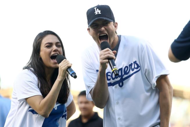 Mila Kunis e Ashton Kutcher hanno reso pubblico il nome del loro secondo figlio Primo piano di Ashton Kutcher e Mila Kunis
