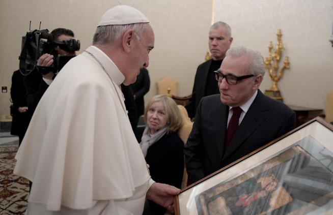 Papa Bergoglio riceve Martin Scorsese Martin Scorsese ha donato un quadro a Papa Bergoglio