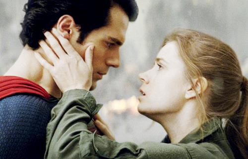 L'uomo d'acciaio: Superman e Lois Lane Henry Cavill e Amy Adams sono Superman/Clark Kent e Lois Lane nel film del 2013