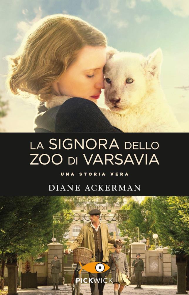 La signora dello zoo di varsavia Una donna con un cucciolo di leone in braccio