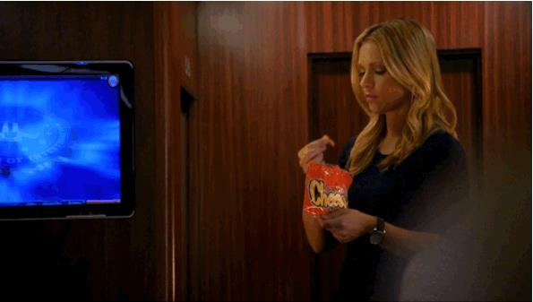 Hotch e la battuta sulle patatine Cheeto