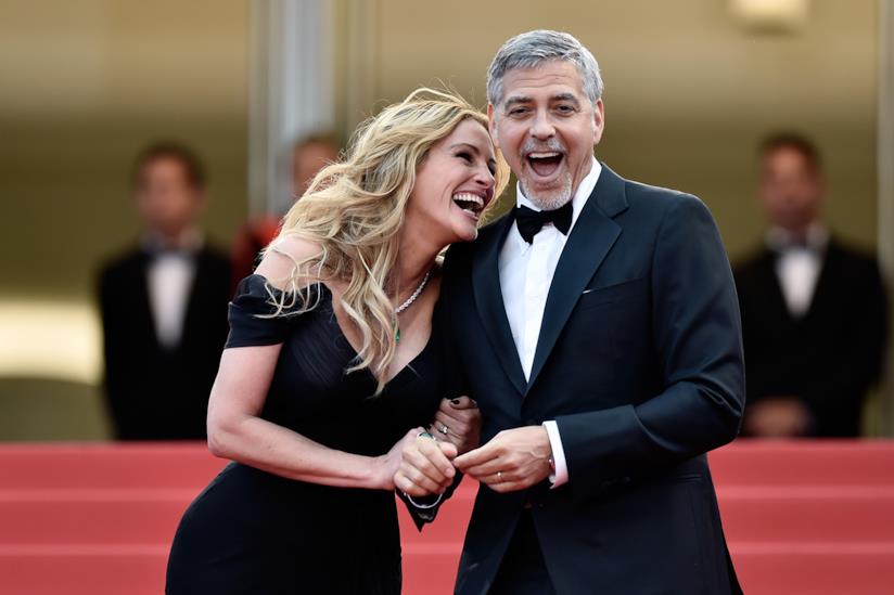 Julia Roberts corre in aiuto del futuro papà Clooney George Clooney e Julia Roberts insieme sul red carpet