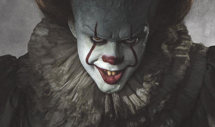 Bill Skarsgård racconta la storia dietro il sorriso di Pennywise Bill Skarsgård nei panni di Pennywise