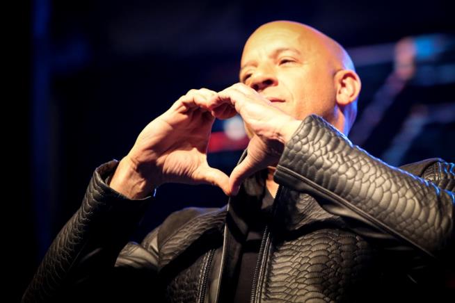 Nuove clip del film xXx - Il Ritorno di Xander Cage Vin Diesel saluta i fan