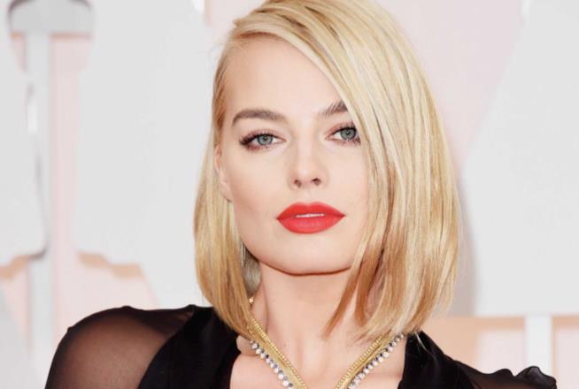 Margot Robbie sarà la regina Elisabetta in Mary Queen of Scots Un primo piano di Margot Robbie