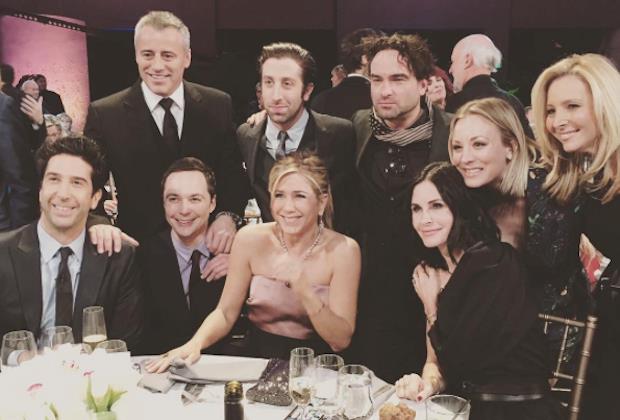 Lo speciale su James Burrows coi cast di Friends e TBBT I cast di Friends e The Big Band Theory Insieme