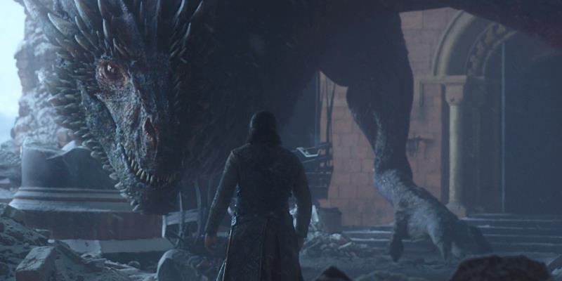 Game of Thrones: cosa significa il gesto di Drogon nel finale della serie? Drogon e Jon Snow in Game of Thrones 8x06
