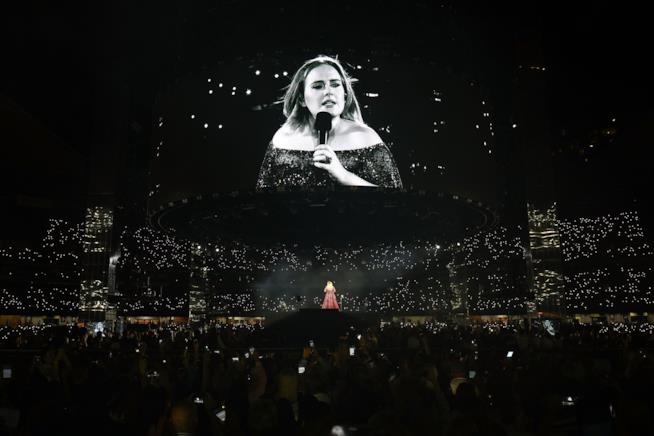 Adele rivolge un pensiero alle vittime dell'attentato di Londra Primo piano di Adele