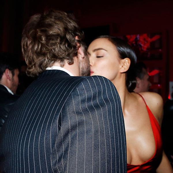 Irina Shayk posta una sua foto con Bradley Cooper su Instagram Foto di Irina Shayk che bacia Bradley Cooper