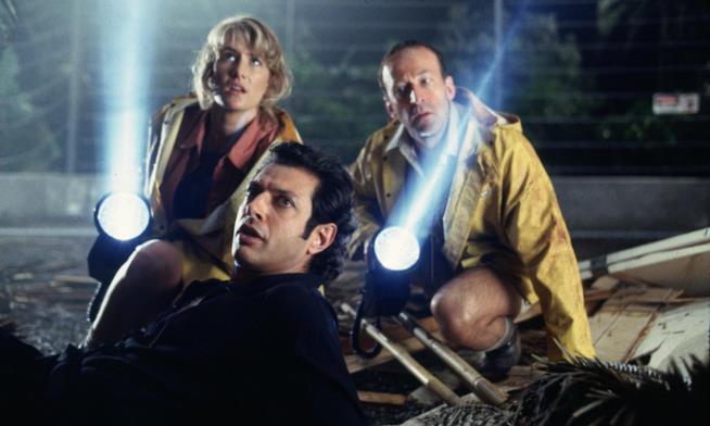 Jurassic Park, la recensione del best-seller di Crichton e le differenze tra libro e film Una scena di Jurassic Park, il film di Spielberg