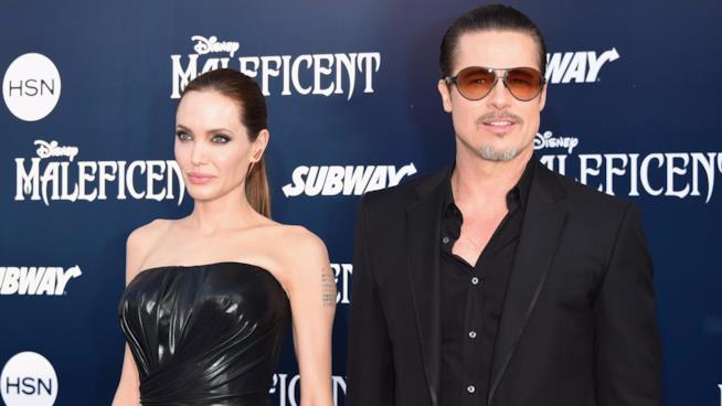 Brad Pitt e Angelina Jolie cercano un divorzio amichevole per il bene dei figli Brad Pitt e Angelina Jolie alla prima mondiale di Maleficent