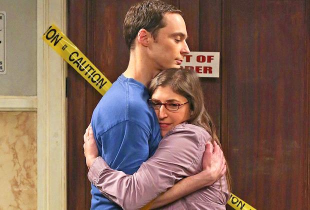 The Big Bang Theory, nuove aggiunte al cast Sheldon e Amy si abbracciano