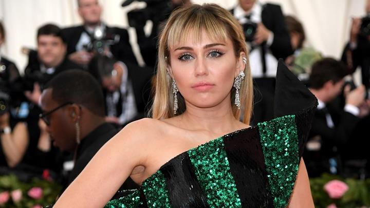 Miley Cyrus è stata accusata di plagio Miley Cyrus al Met Gala 2019