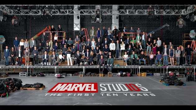 L'epica foto per i 10 anni dei Marvel Studios I protagonisti dei film del MCU in un'epica foto
