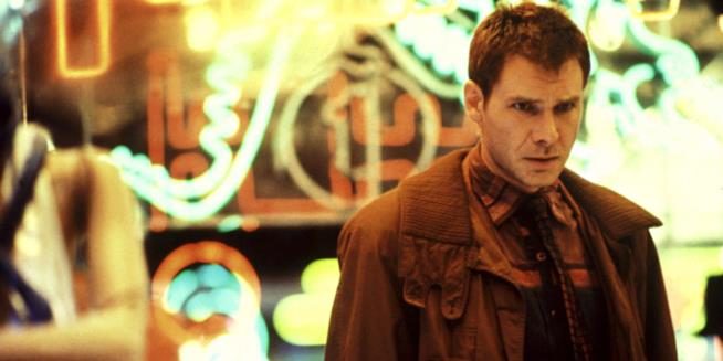 Harrison Ford nel sequel 'turbolento' dello sci-fi di Ridley Scott Harrison Ford è Rick Deckard in una scena di Blade Runner