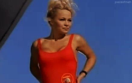 Pamela Anderson e la simpatia per Julian Assange Pamela Anderson in Baywatch