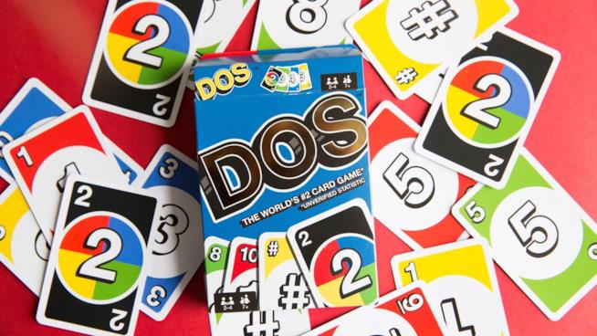 DOS: il gioco di carte erede di UNO Il mazzo di carte di DOS