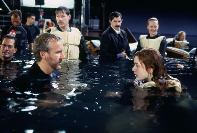 James Cameron con Kate Winslet sul set tdi Titanic James Cameron e Kate Winslet sul set tdi Titanic