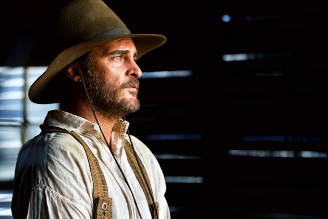 The Sisters Brothers, la recensione del western con Jake Gyllenhaal e Joaquin Phoenix da Venezia 75 Joaquin Phoenix