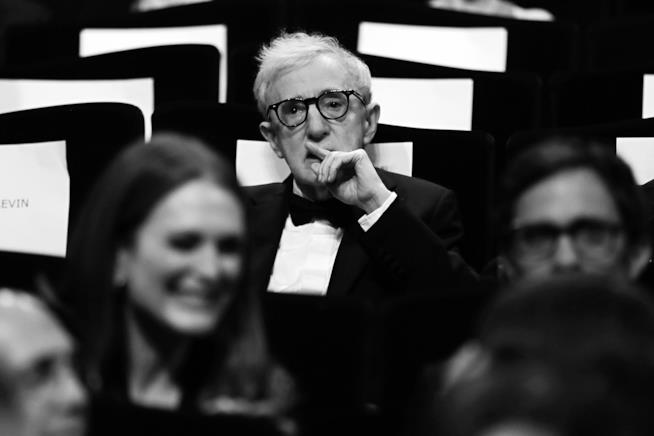 Indiscrezioni sul cast del prossimo film di Woody Allen Foto in bianco e nero del regista Woody Allen