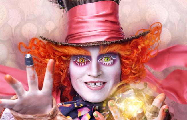Johnny Depp sarà di nuovo il Cappellaio Matto in Alice attraverso lo specchio di Disney Il Cappellaio Matto interpretato da Johnny Depp è uno dei personaggi principali del mondo di Alice