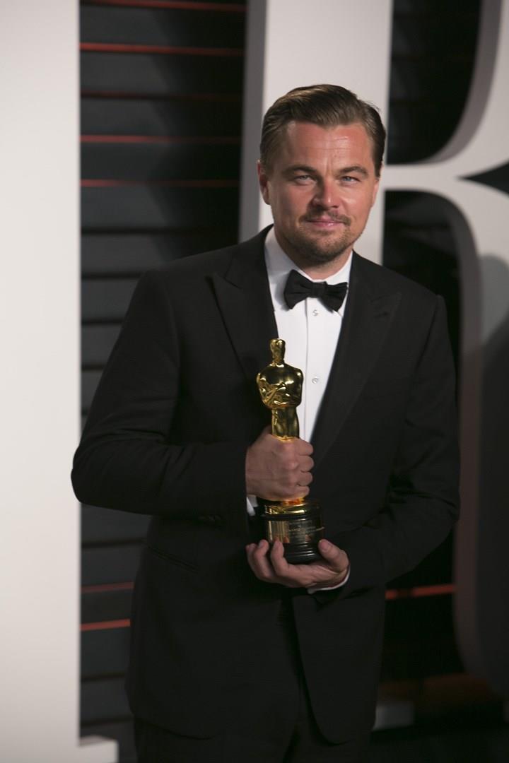 Leonardo DiCaprio si scorda la statuetta all'after party DiCaprio quasi dimentica l'Oscar a una festa
