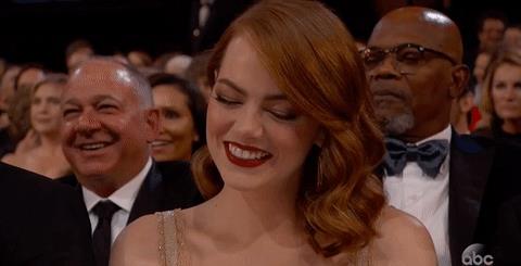 Emma Stone e l'abito di Givenchy indossato agli Oscar Emma Stone sorridente agli Oscar 2017