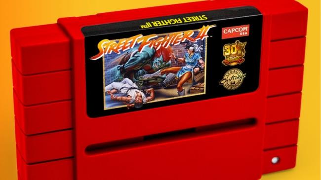 Street Fighter II è stato ristampato a distanza di 30 anni da iam8bit per piattaforma Super Nintendo. In foto la cartuccia di iam8bit di Street Fighter II per Super Nintendo