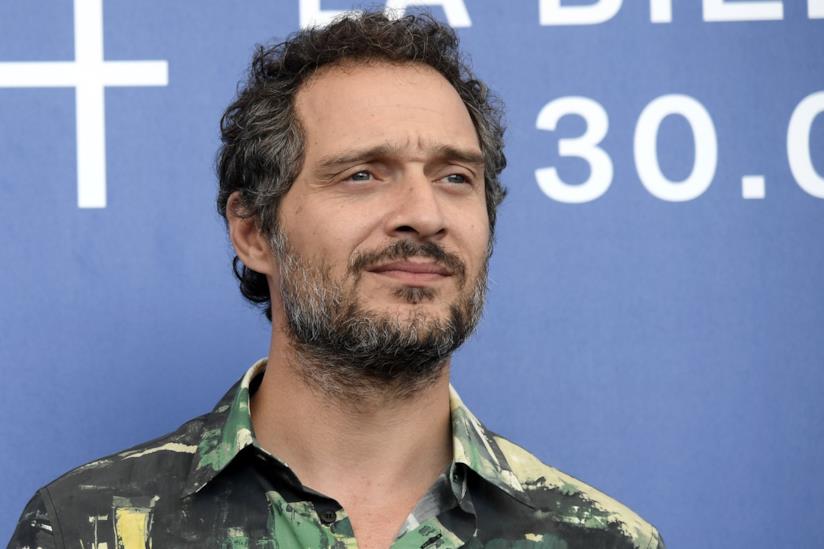 L'attore Claudio Santamaria contro Instagram per la censura allo scatto artistico Claudio Santamaria