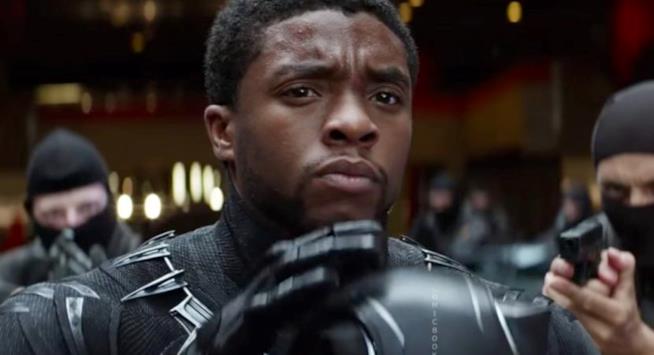 Chadwick Boseman racconta di essersi picchiato col regista sul set di Black Panther Chadwick Boseman in una scena del film Black Panther