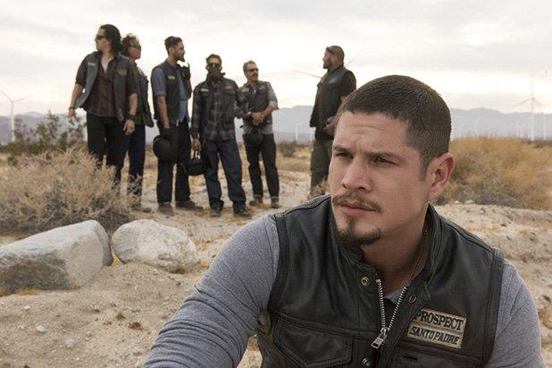 I protagonisti di Mayans MC I protagonisti di Mayans MC nel deserto