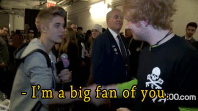 Justin Bieber prende in giro Ed Sheeran fingendosi un suo fan L'amicizia tra Ed Sheeran e Justin Bieber