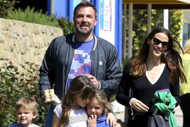 Ben Affleck e Jennifer Garner riprovano a stare insieme Un'allegra foto di famiglia per Ben Affleck e Jennifer Garner
