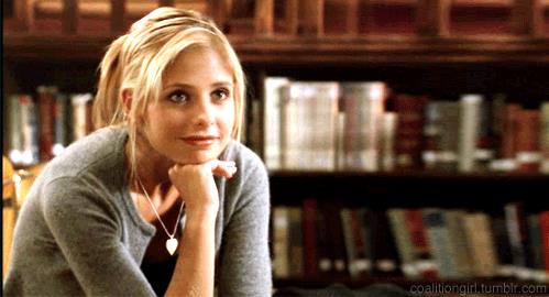 Sarah Michelle Gellar in una scen adi Buffy Sarah Michelle Gellar è l'Ammazzavampiri Buffy