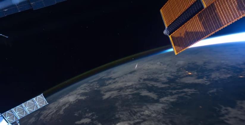 Il primo reato spaziale: l'astronauta che sorveglia i conti della ex-moglie Vista della Terra dallo spazio
