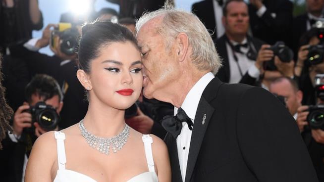 Cannes 2019: Bill Murray e Selena Gomez scherzano sul red carpet Bill Murray e Selena Gomez sul red carpet del Festival di Cannes