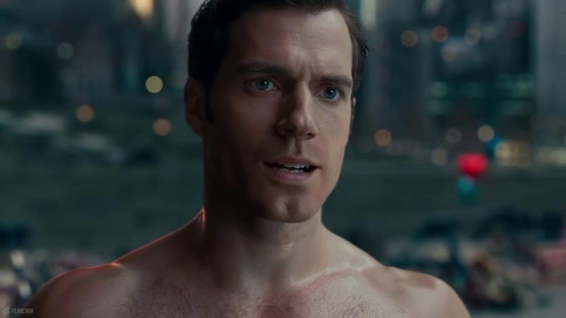 Superman coi baffi in Justice League: spunta un'immagine dai reshoot Un primo piano di Henry Cavill in Justice League