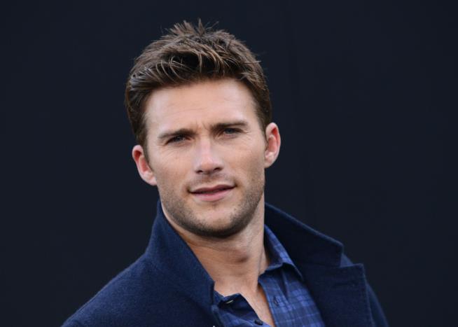 Scott Eastwood: voglio essere Wolverine! Scott Eastwood in primo piano con una camicia a quadri